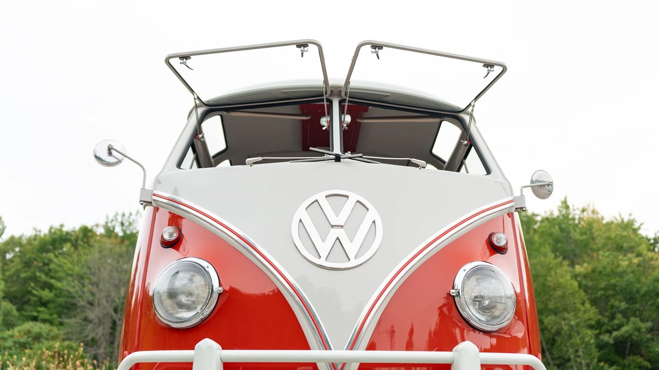 1961 Volkswagen Split-Window Bus - Image 29 of 31