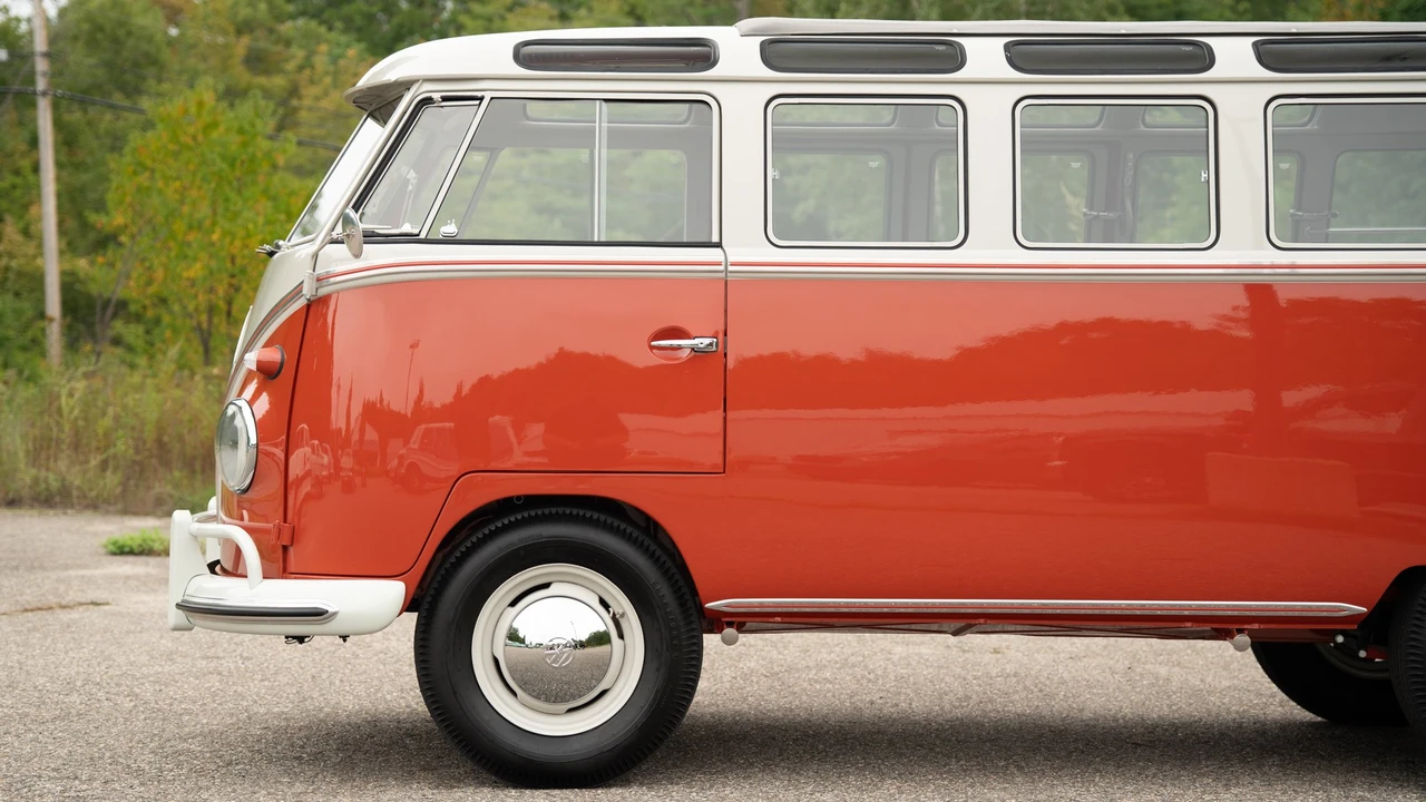 1961 Volkswagen Split-Window Bus - Image 13 of 31