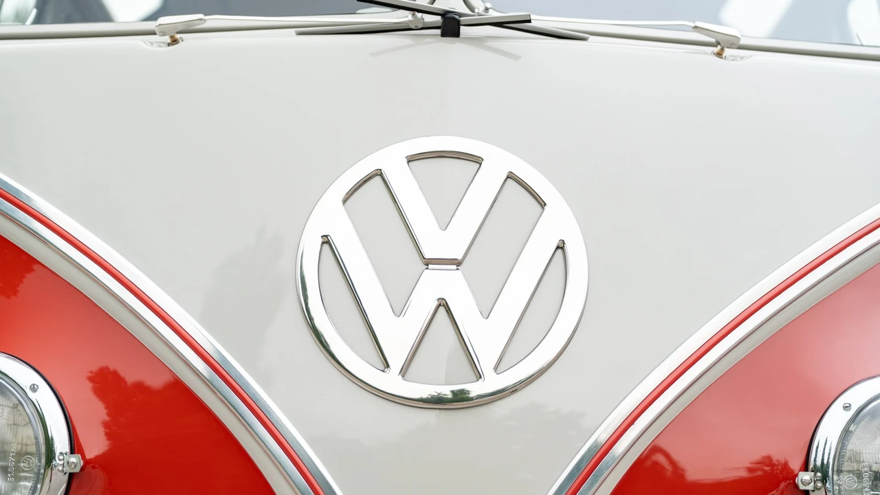 1961 Volkswagen Split-Window Bus - Image 20 of 31