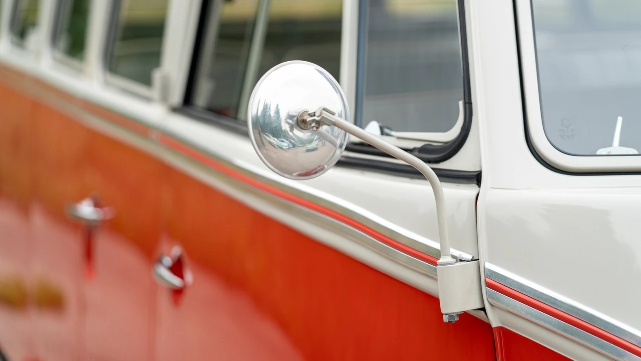 1961 Volkswagen Split-Window Bus - Image 27 of 31