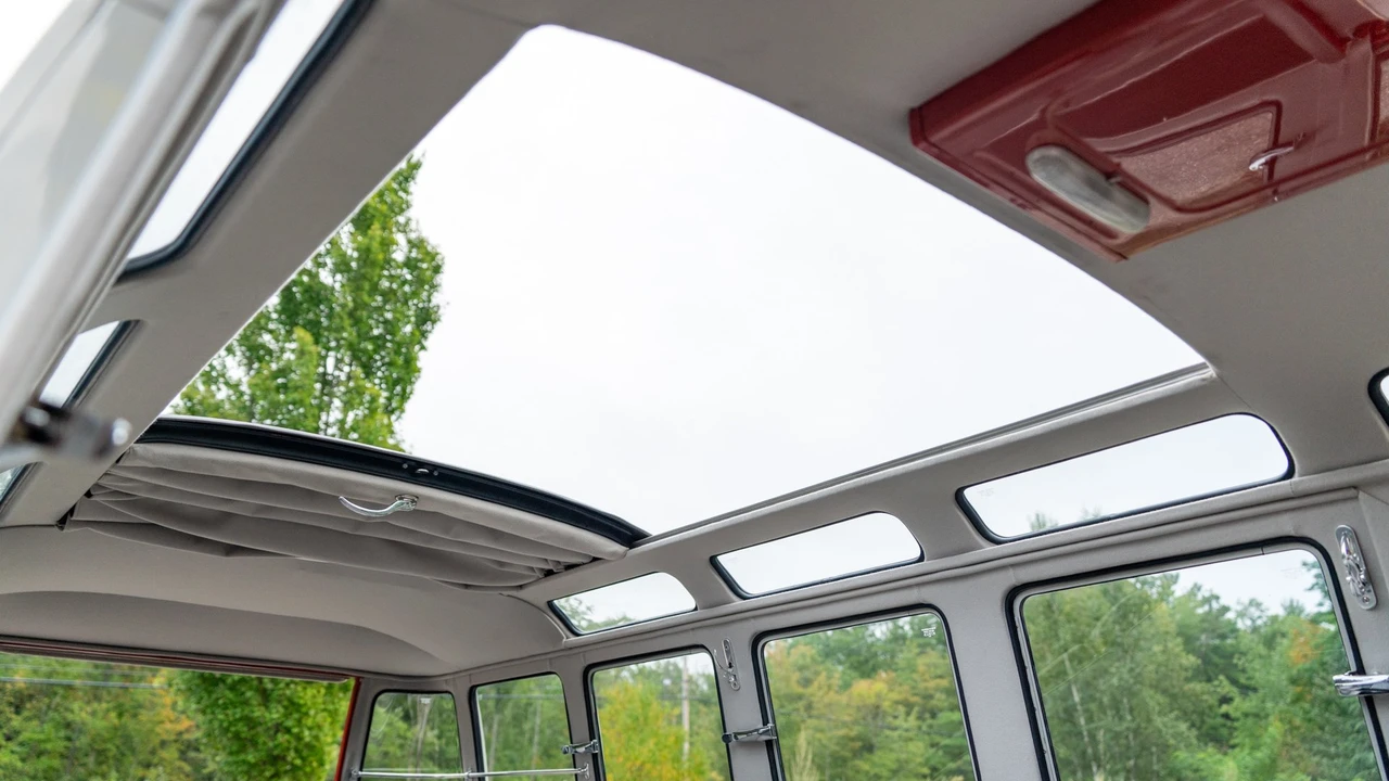 1961 Volkswagen Split-Window Bus - Image 8 of 31
