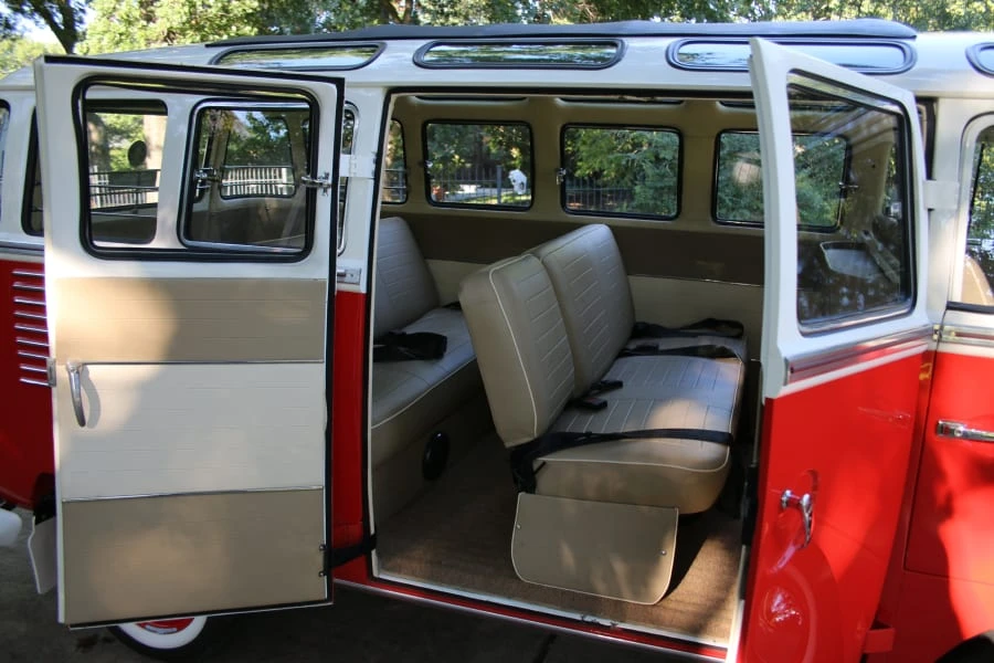 1961 Volkswagen Split-Window Bus - Image 6 of 12