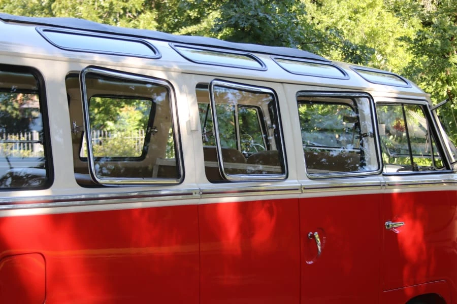 1961 Volkswagen Split-Window Bus - Image 9 of 12