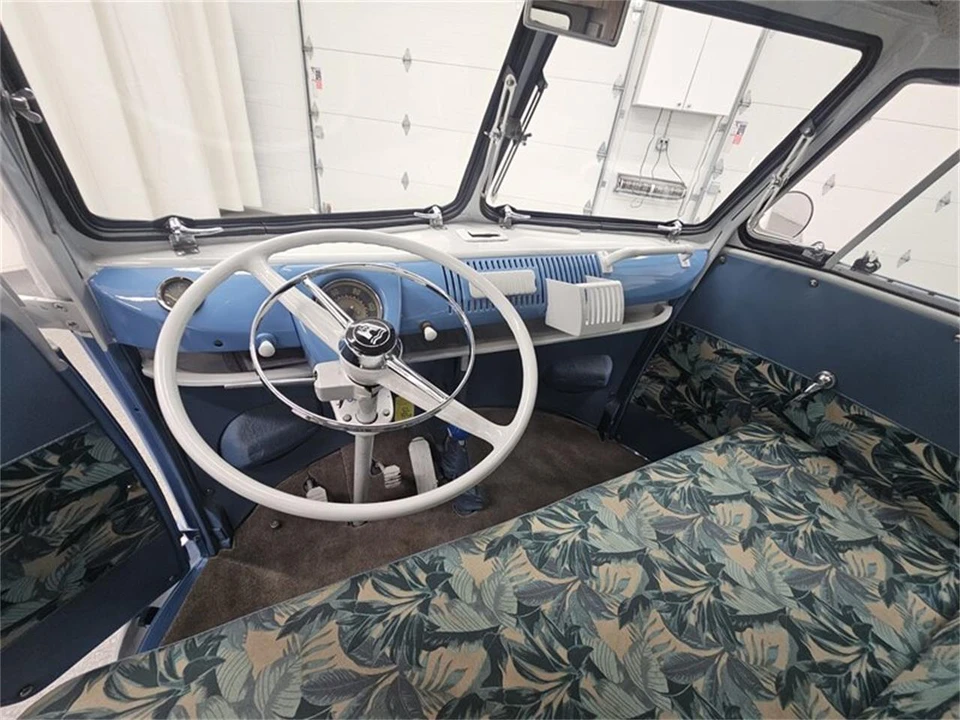 1961 Volkswagen Split-Window Bus - Image 10 of 31