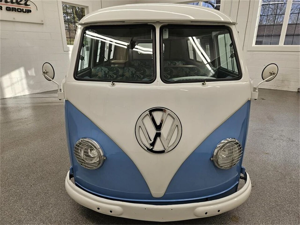 1961 Volkswagen Split-Window Bus - Image 2 of 31