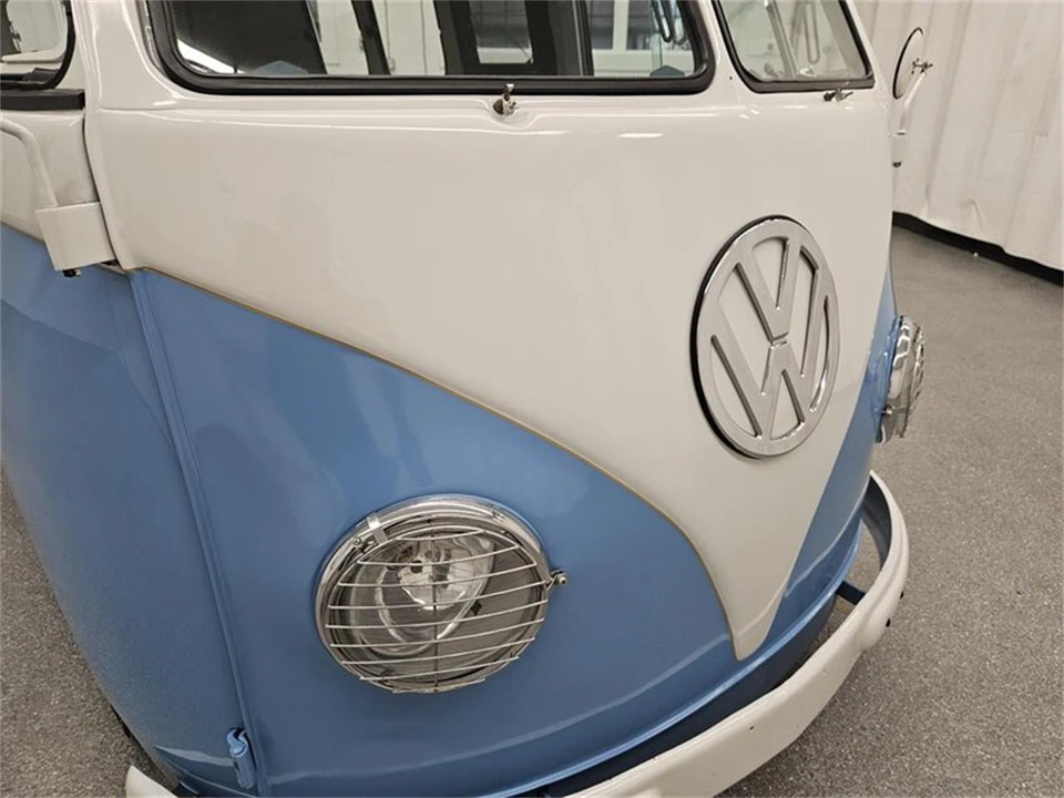 1961 Volkswagen Split-Window Bus - Image 30 of 31