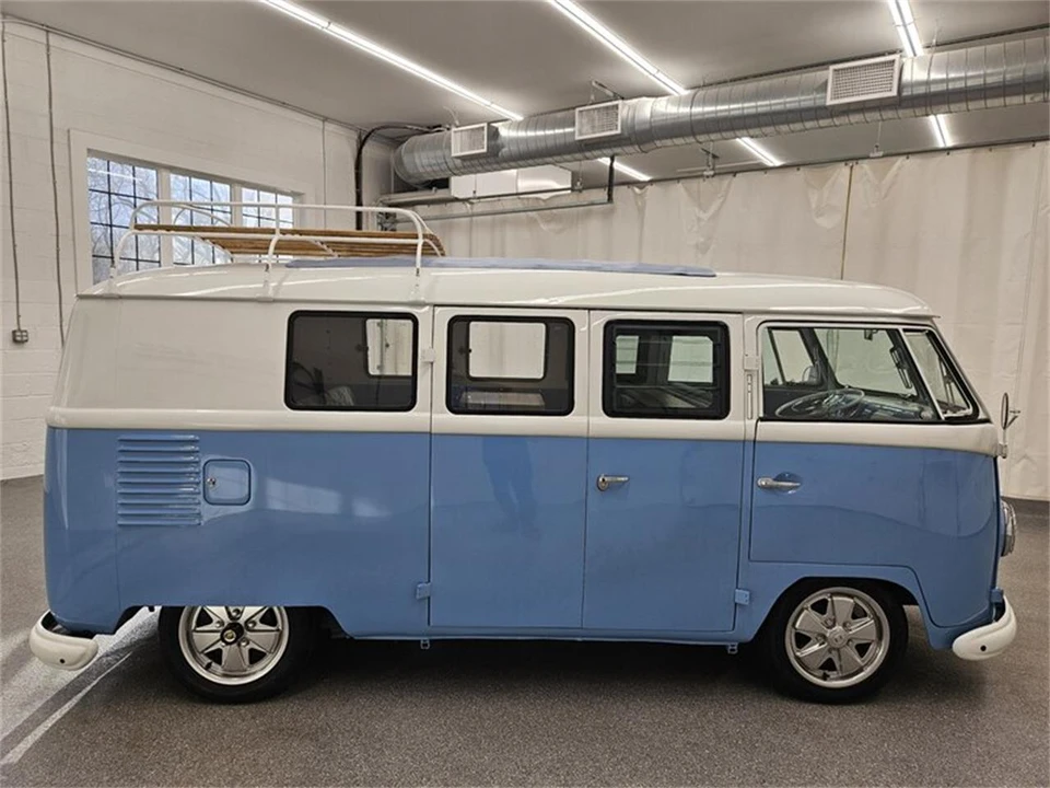 1961 Volkswagen Split-Window Bus - Image 4 of 31