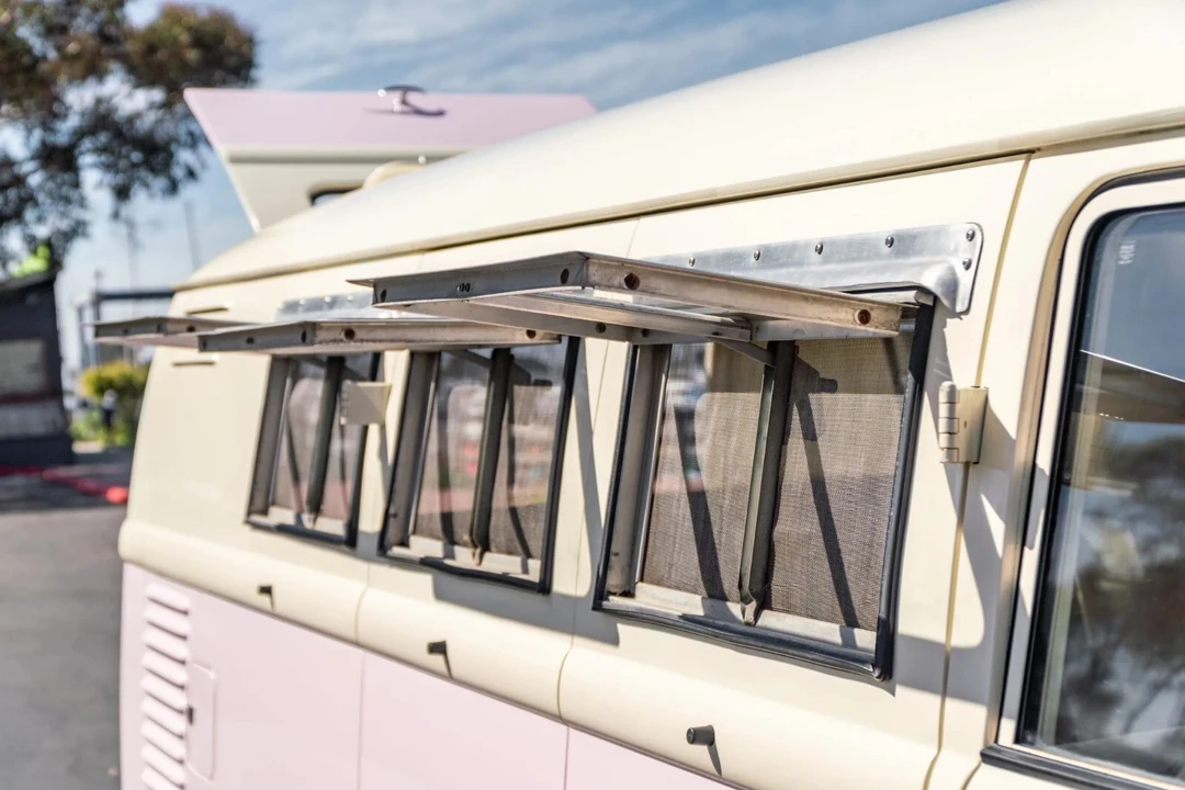 1961 Volkswagen Split-Window Bus - Image 10 of 24