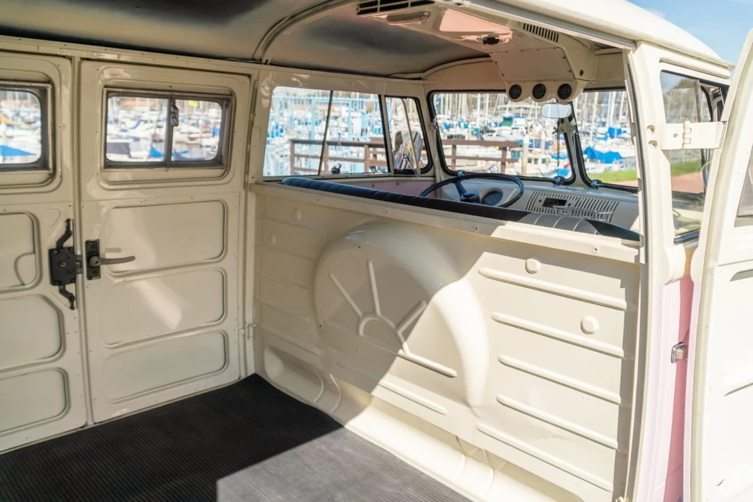 1961 Volkswagen Split-Window Bus - Image 21 of 24
