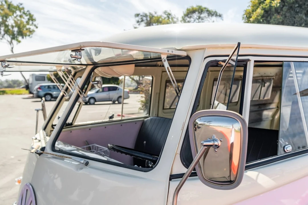 1961 Volkswagen Split-Window Bus - Image 9 of 24