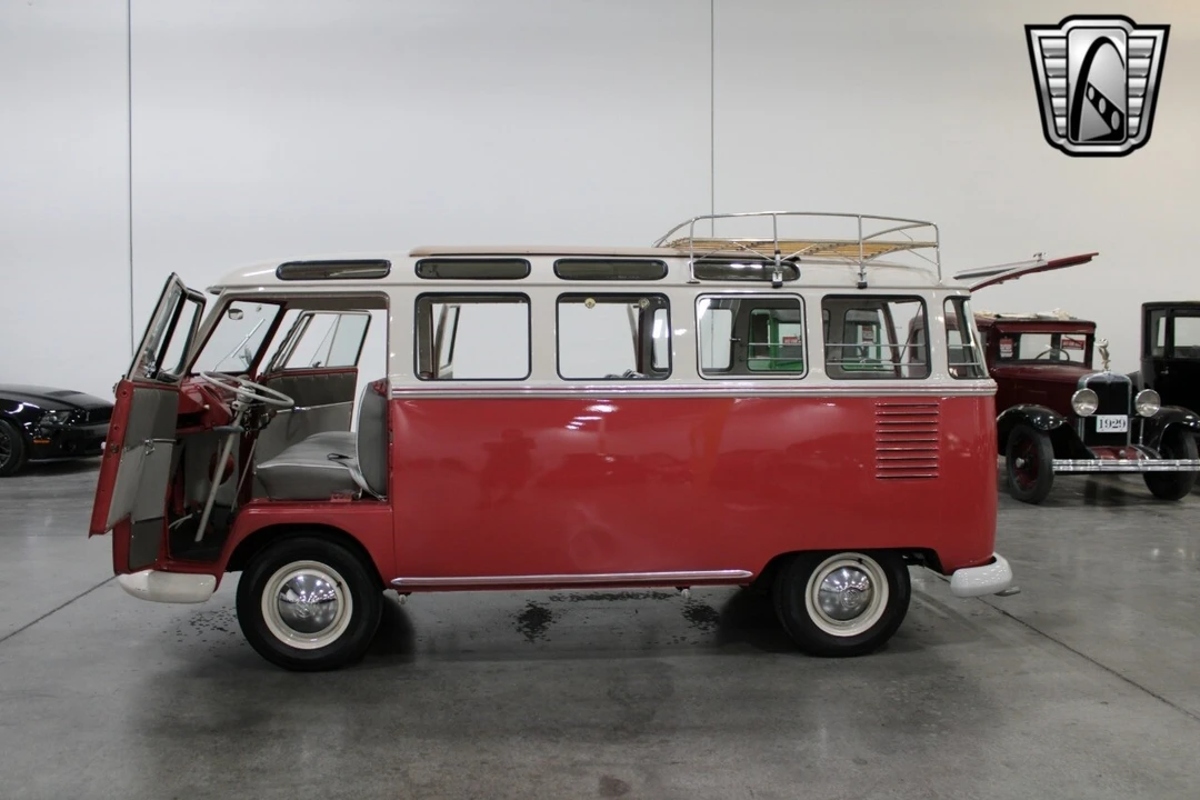 1961 Volkswagen Split-Window Bus - Image 9 of 12