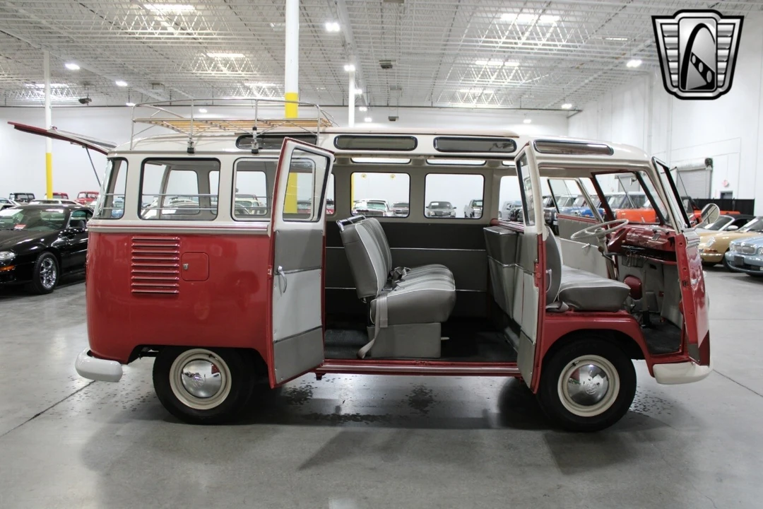 1961 Volkswagen Split-Window Bus - Image 11 of 12