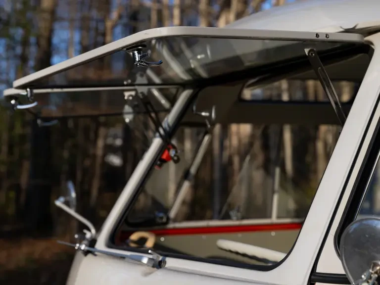 1961 Volkswagen Split-Window Bus - Image 20 of 31