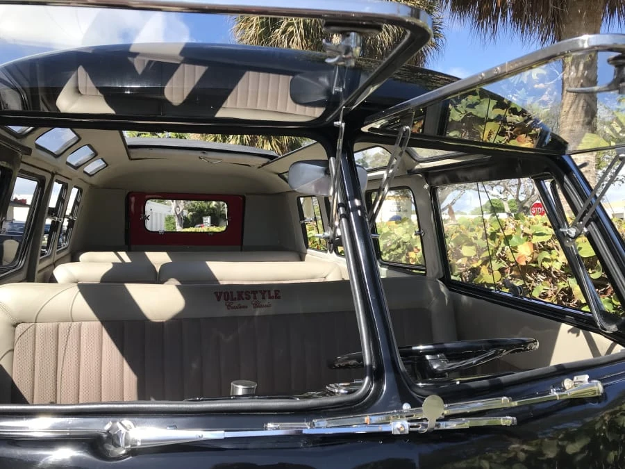 1961 Volkswagen Split-Window Bus - Image 6 of 12