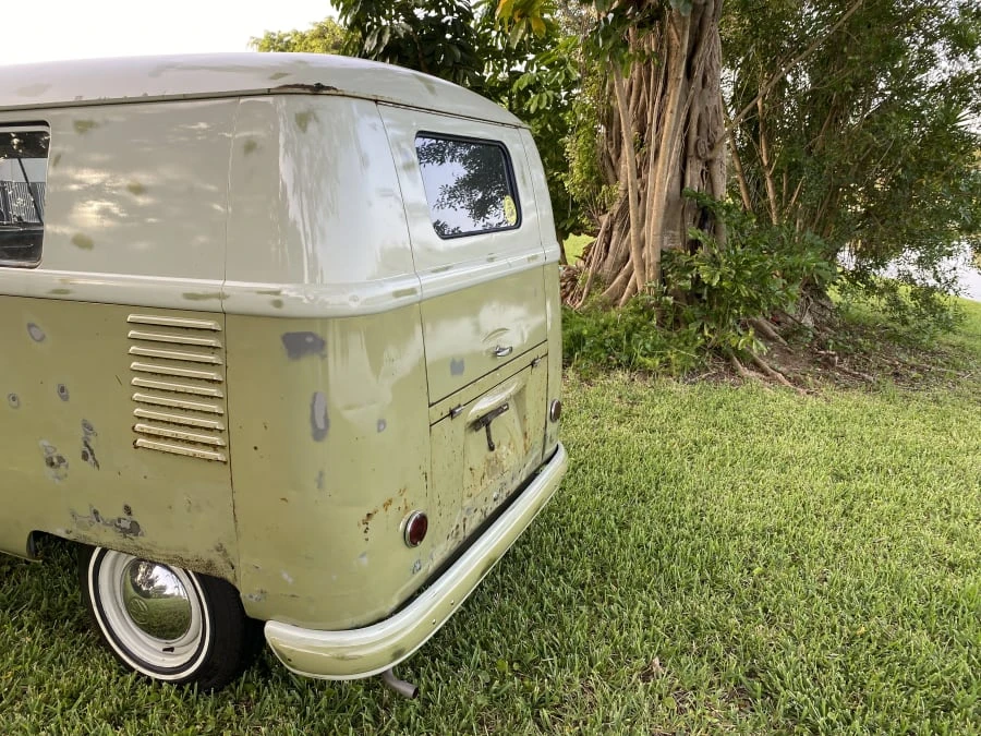1961 Volkswagen Split-Window Bus - Image 6 of 11