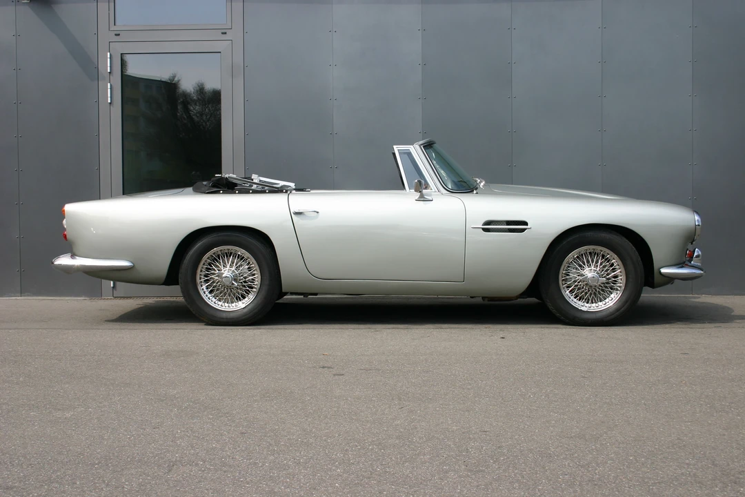 1962 Aston Martin DB4 Convertible - Image 6 of 6