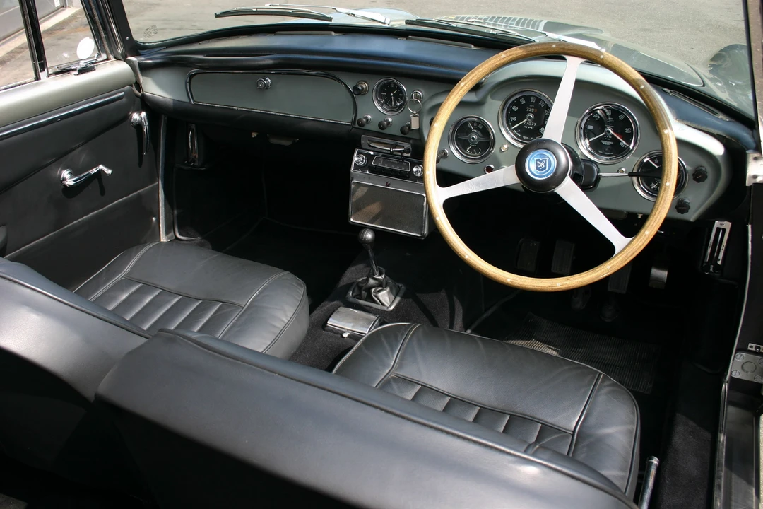 1962 Aston Martin DB4 Convertible - Image 4 of 6
