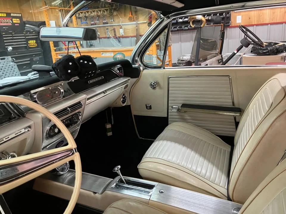 1962 Buick Wildcat - Image 6 of 9