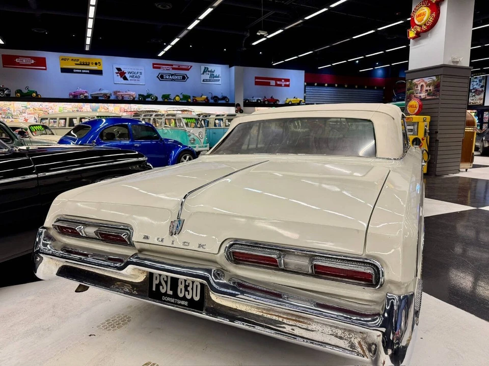 1962 Buick Electra - Image 12 of 31