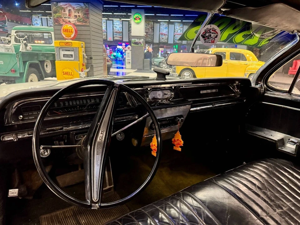 1962 Buick Electra - Image 16 of 31