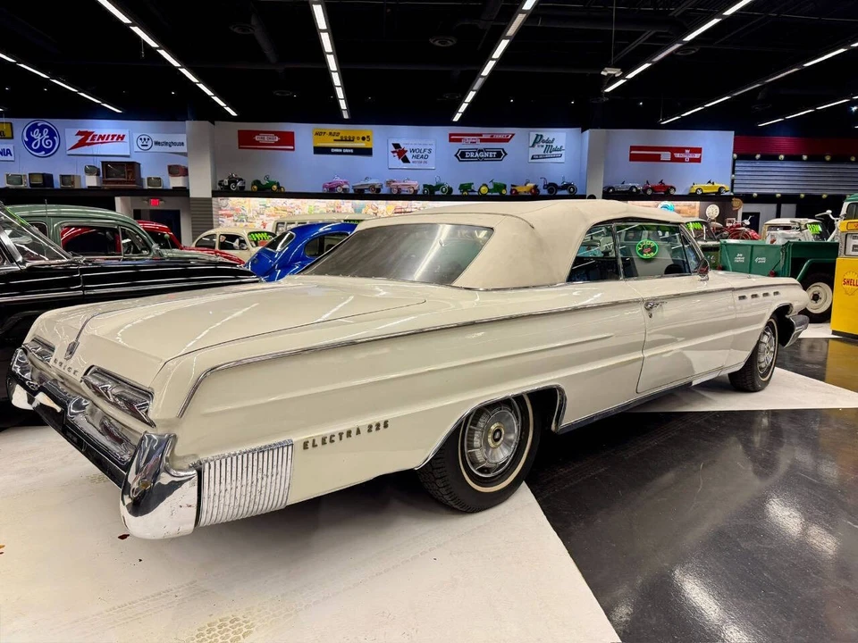 1962 Buick Electra - Image 11 of 31