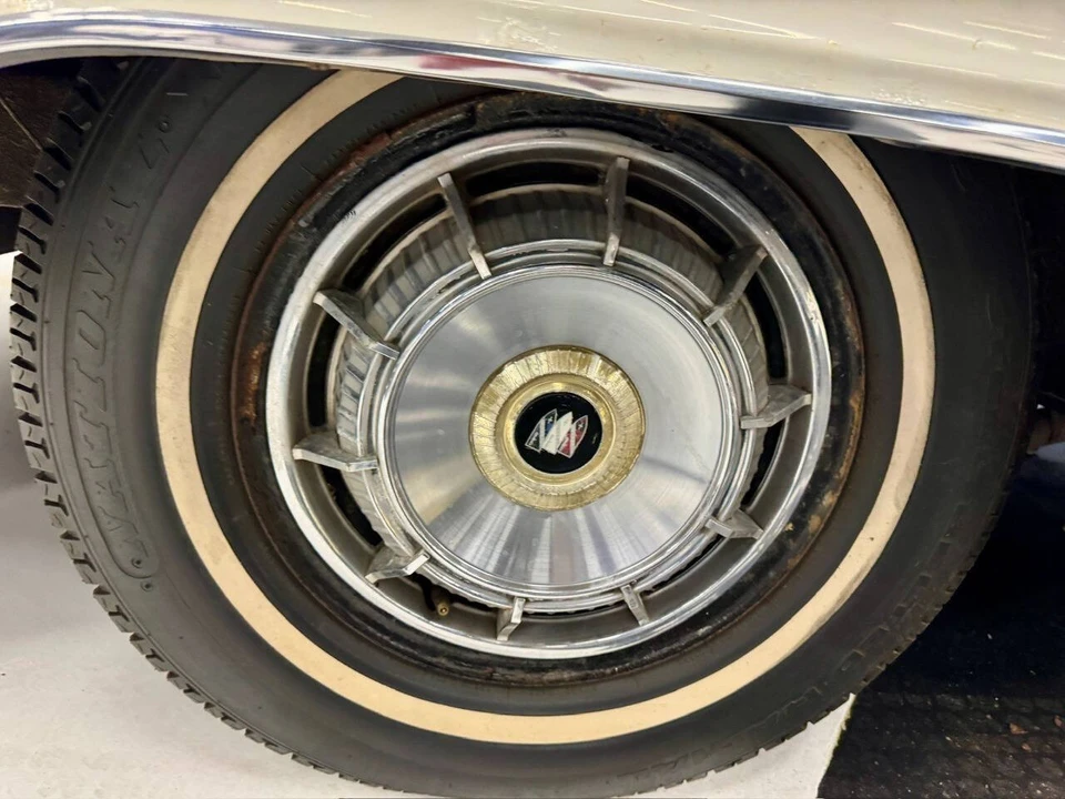 1962 Buick Electra - Image 27 of 31