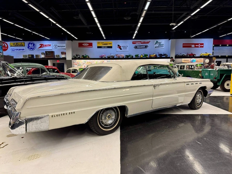 1962 Buick Electra - Image 10 of 31
