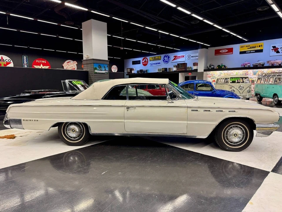 1962 Buick Electra - Image 9 of 31