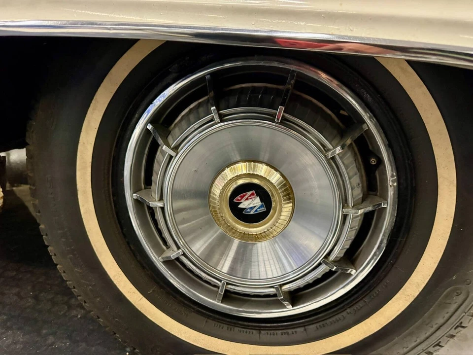 1962 Buick Electra - Image 28 of 31