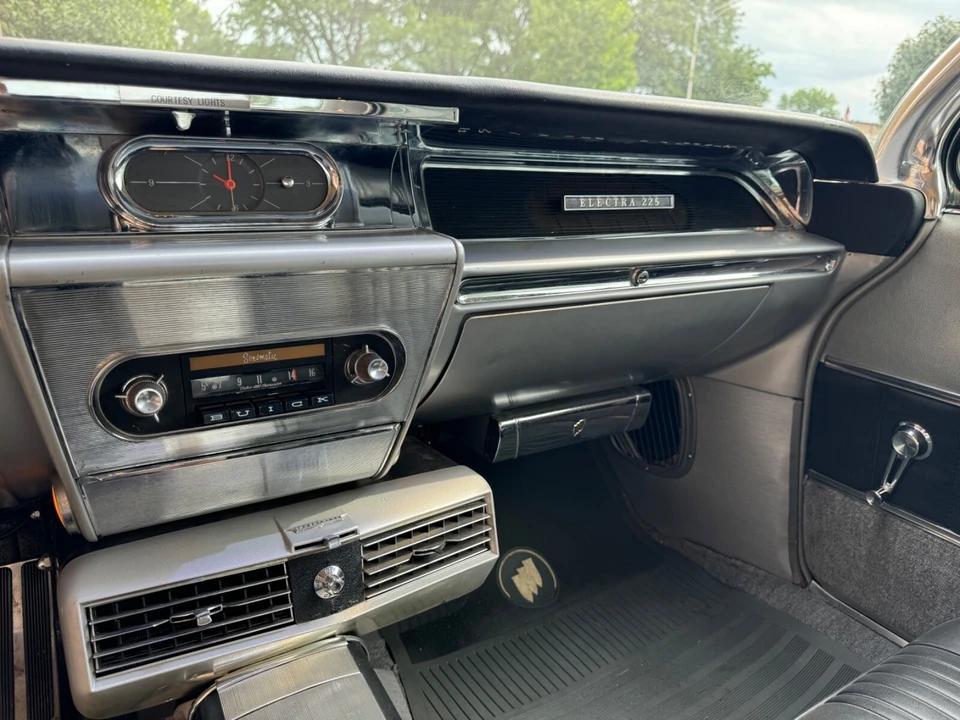 1962 Buick Electra - Image 23 of 31