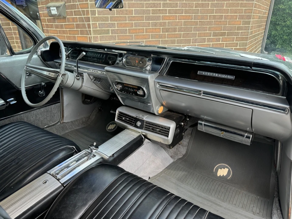 1962 Buick Electra - Image 29 of 31