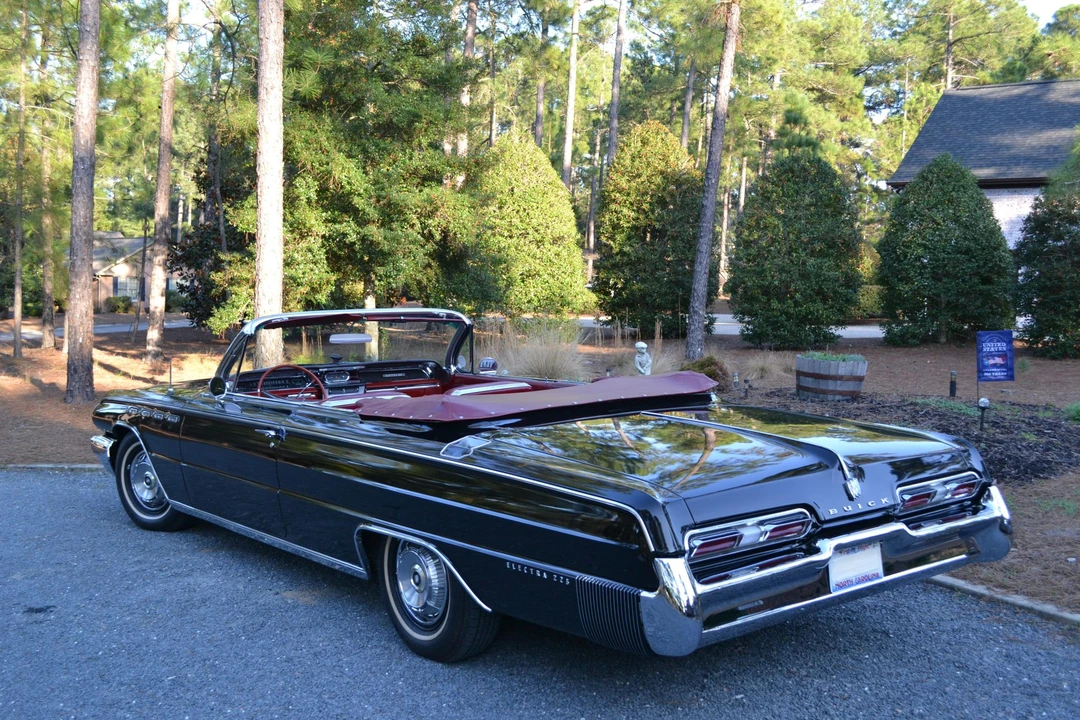 1962 Buick Electra - Image 10 of 31