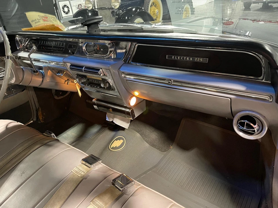 1962 Buick Electra - Image 24 of 31