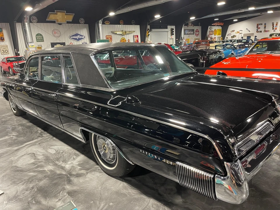 1962 Buick Electra - Image 14 of 31