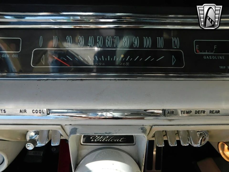 1962 Buick Wildcat - Image 11 of 12