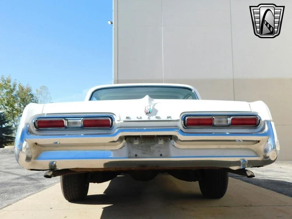 1962 Buick Wildcat - Image 8 of 12