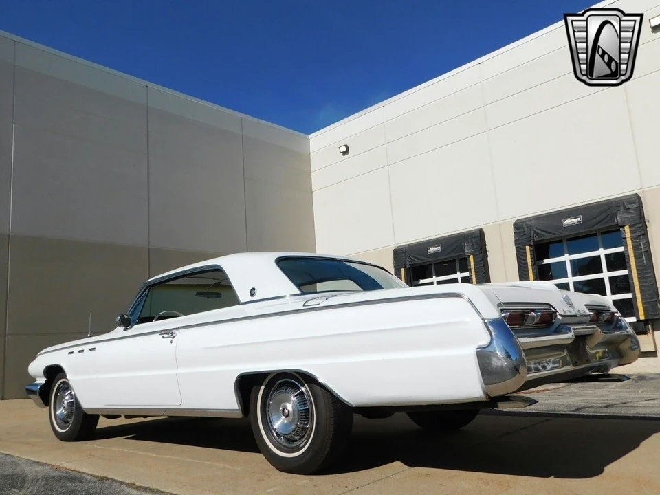 1962 Buick Wildcat - Image 9 of 12