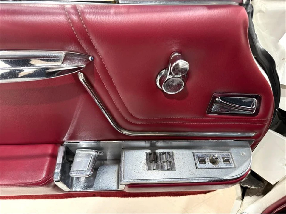 1962 Cadillac Series 62 6th Gen - Image 27 of 31