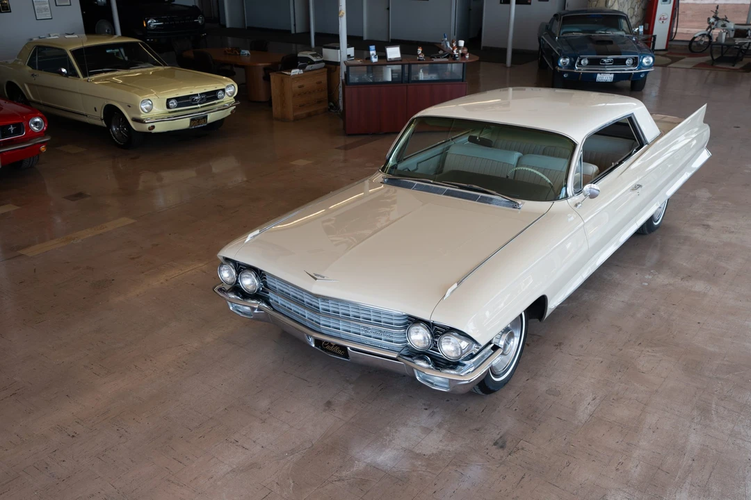 1962 Cadillac Series 62 6th Gen - Image 11 of 31