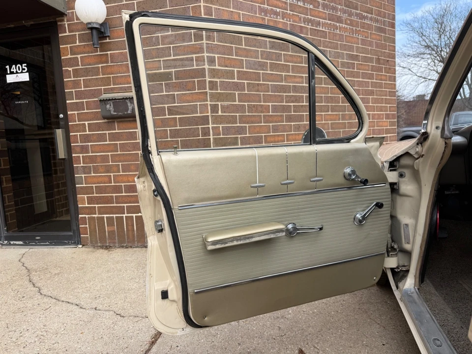 1962 Chevrolet - Image 21 of 31