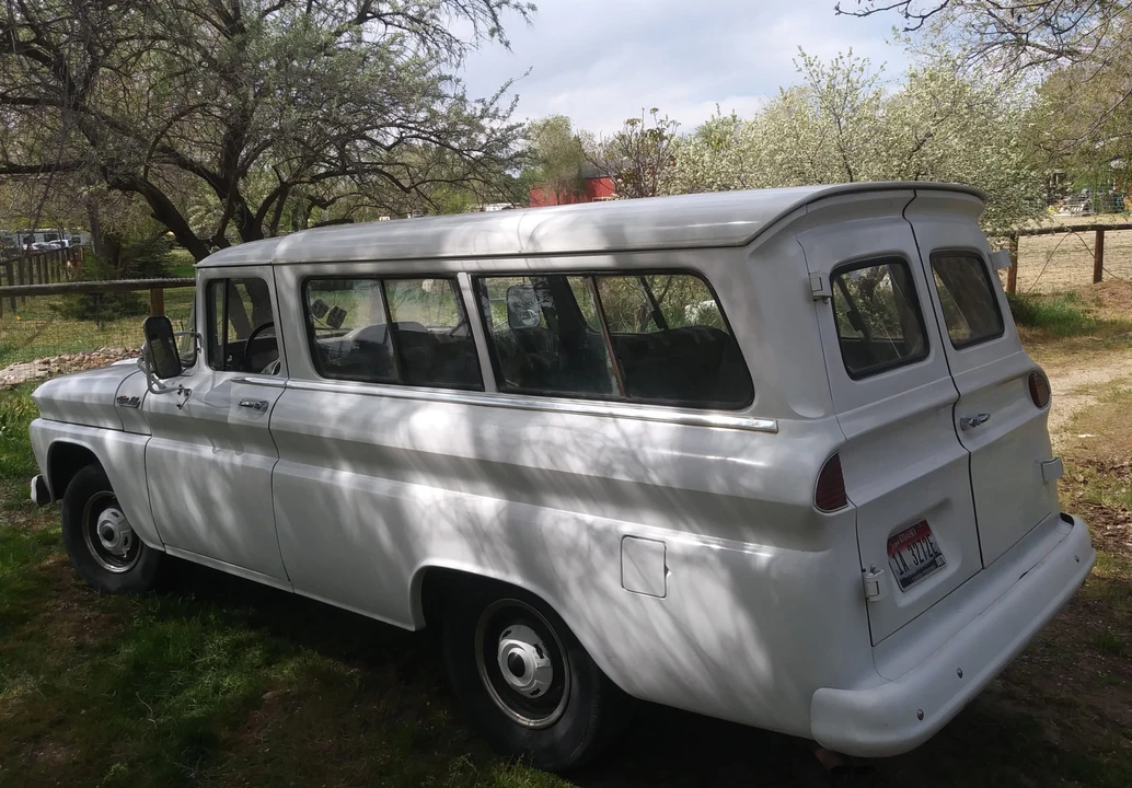 1962 Chevrolet Suburban 5th Gen - Image 3 of 31
