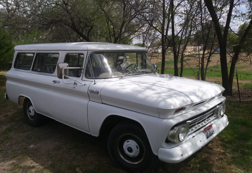 1962 Chevrolet Suburban 5th Gen - Image 5 of 31