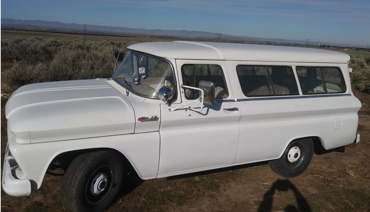 1962 Chevrolet Suburban 5th Gen - Image 7 of 31
