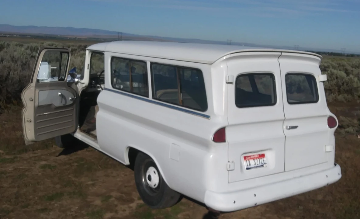 1962 Chevrolet Suburban 5th Gen - Image 8 of 31