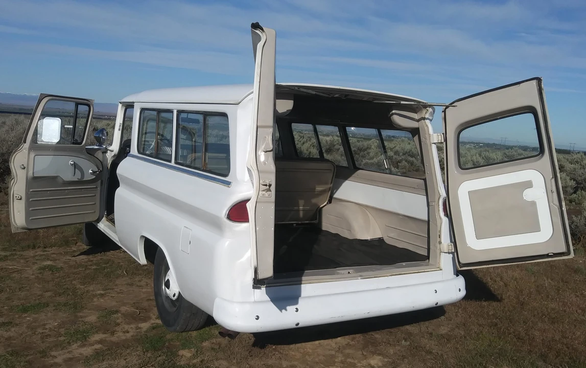 1962 Chevrolet Suburban 5th Gen - Image 9 of 31