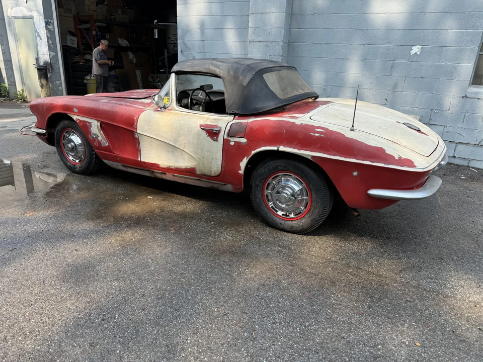 1962 Chevrolet Corvette C1 - Image 16 of 31