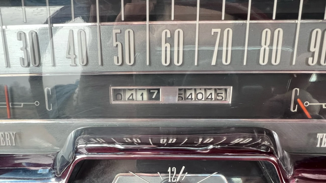 1962 Chrysler Imperial 2nd Gen - Image 11 of 15