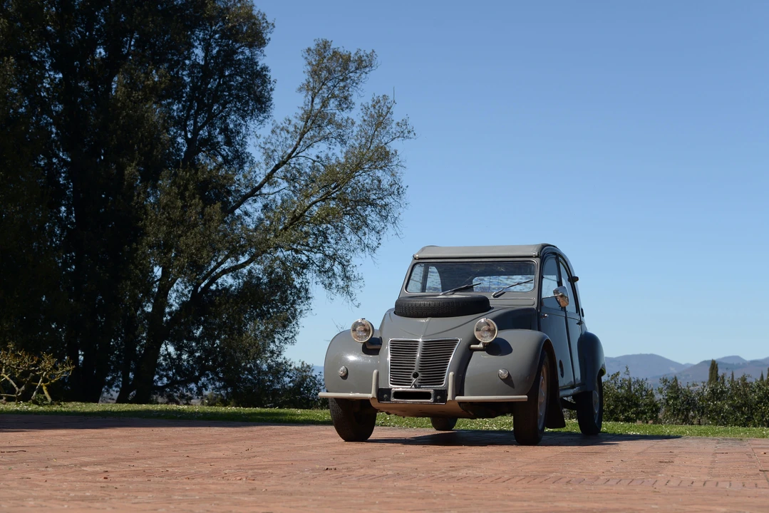 1962 Citroen 2CV Sahara - Image 2 of 31