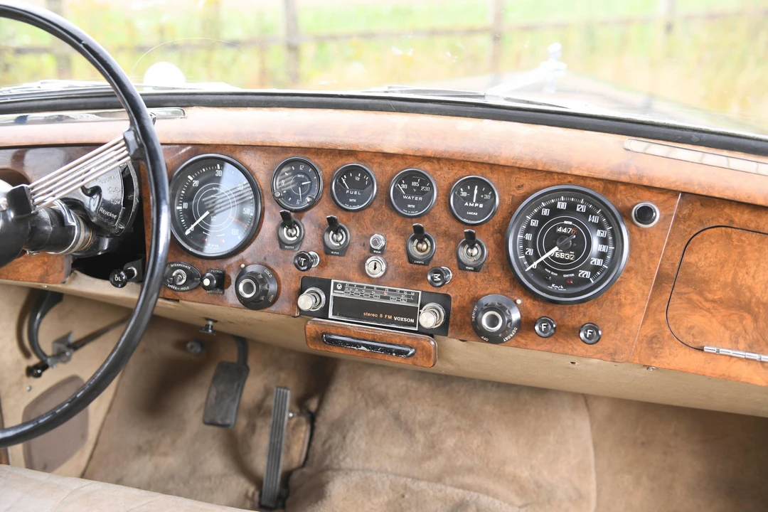1962 Daimler - Image 11 of 31