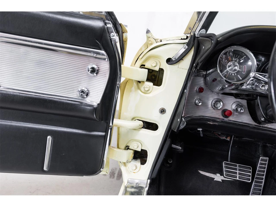 1962 Ford Thunderbird 3rd Gen - Image 10 of 31